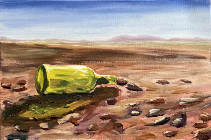 Wüste mit leerer Flasche